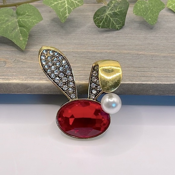 Jewelry - 🌻 Vintage Red Rhinestone Rabbit Ear Brooches